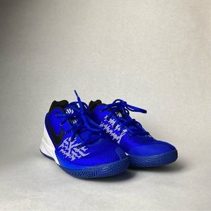 Youth sz 4 Basketball Shoe - Kyrie Flytrap